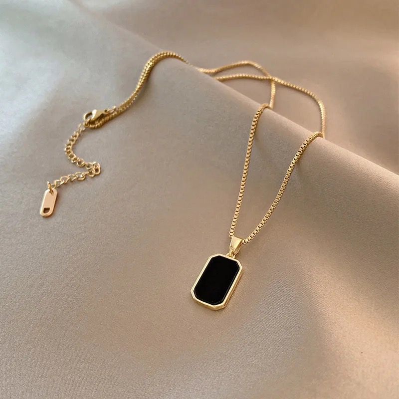 Stylish Metallic Western Black Pendant Necklace